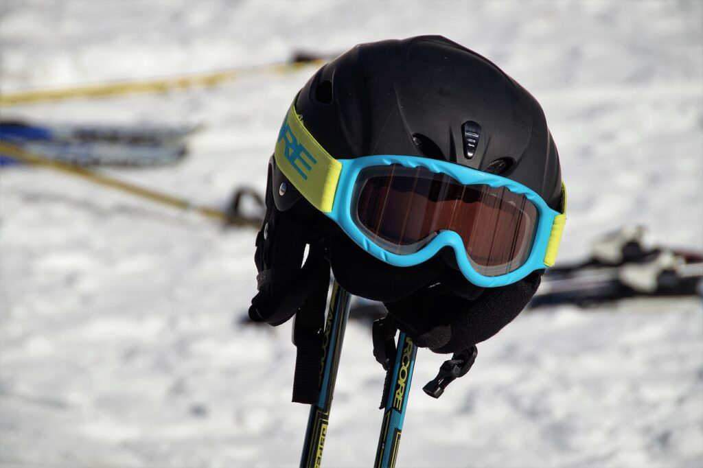 winter, ski helmet, ski goggles-2116415.jpg